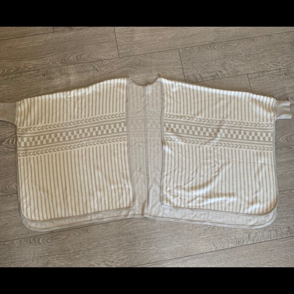 Solstice Poncho Sweater - Silk/Cashmere - One Size - Picture 6 of 6